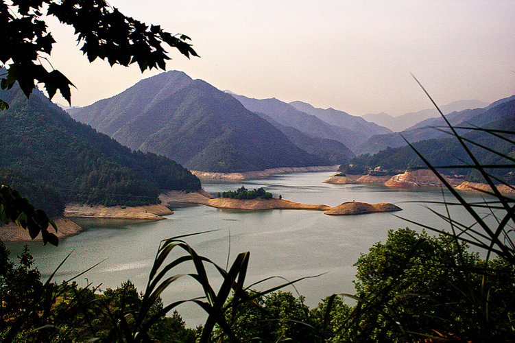 Blick über den Ou Jiang, einen der bedeutenden Flüsse Zhejiangs.